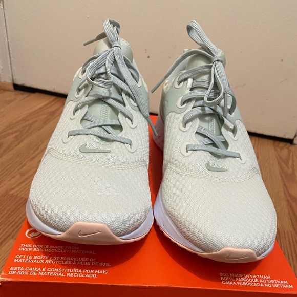 Nike Legend React - Picture 2 of 5